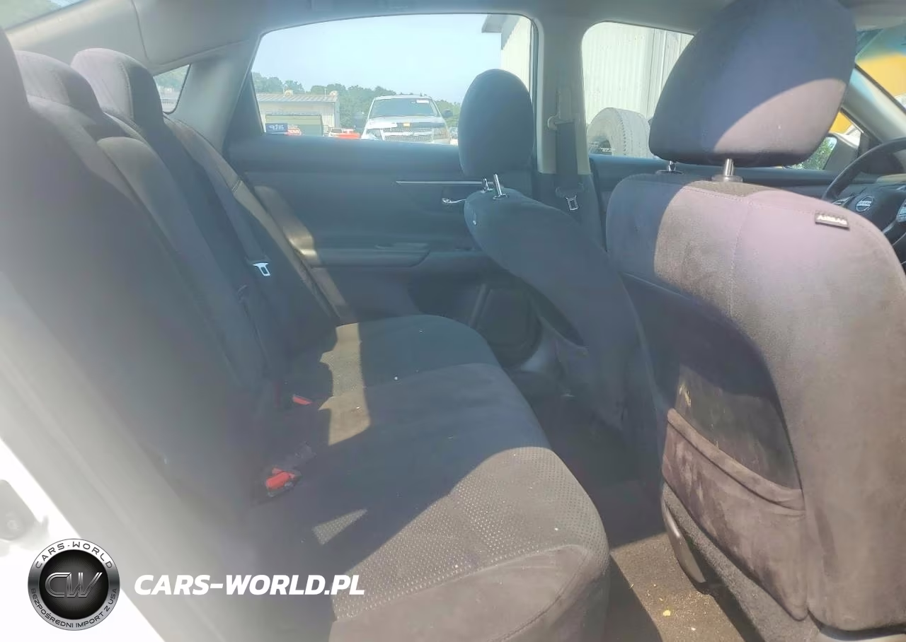 2015 Nissan Altima 2.5 S VIN:1N4AL3APXFN390437 - 10