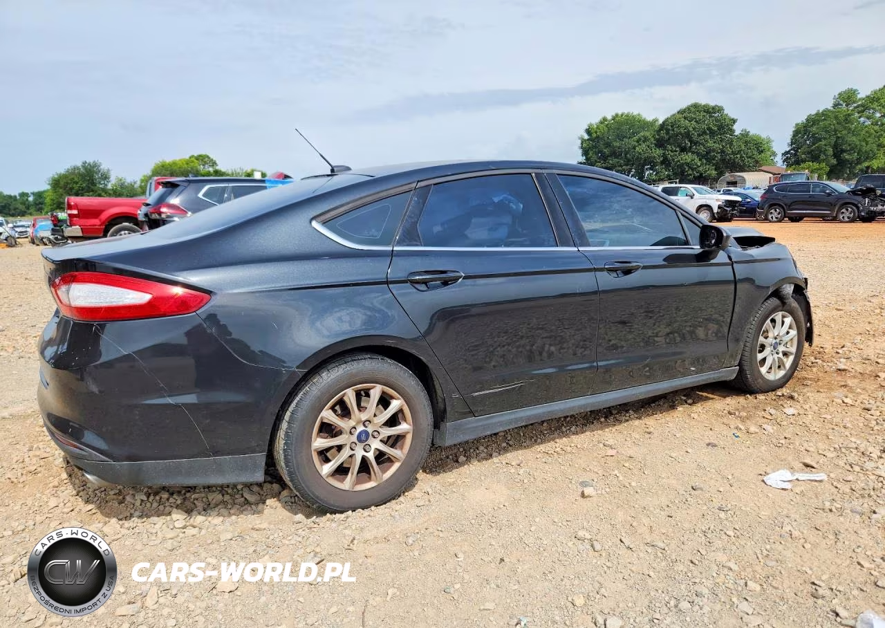 2015 Ford Fusion S VIN:3FA6P0G75FR288945 - 3