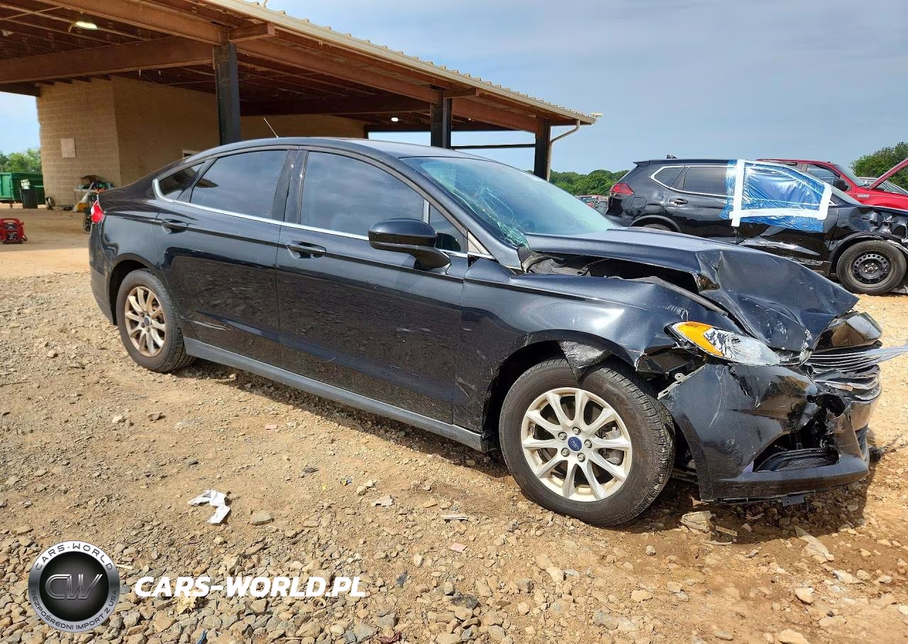 2015 Ford Fusion S VIN:3FA6P0G75FR288945 - 4