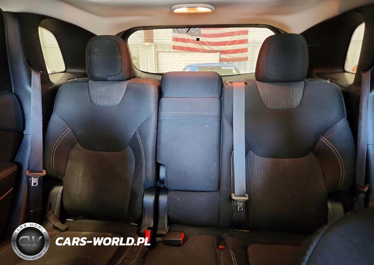 2015 Jeep Cherokee Latitude VIN:1C4PJMCS4FW755321 - 10