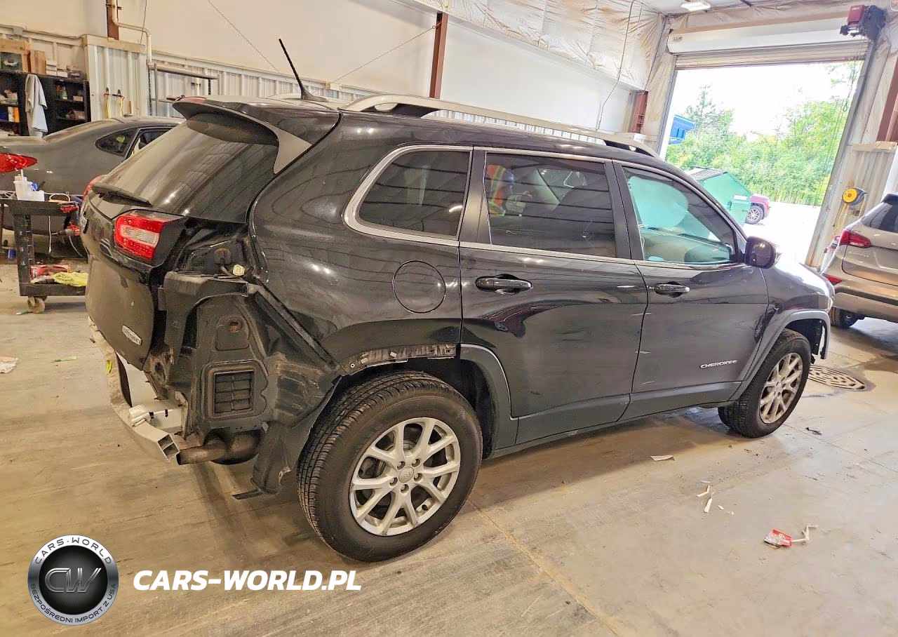 2015 Jeep Cherokee Latitude VIN:1C4PJMCS4FW755321 - 3