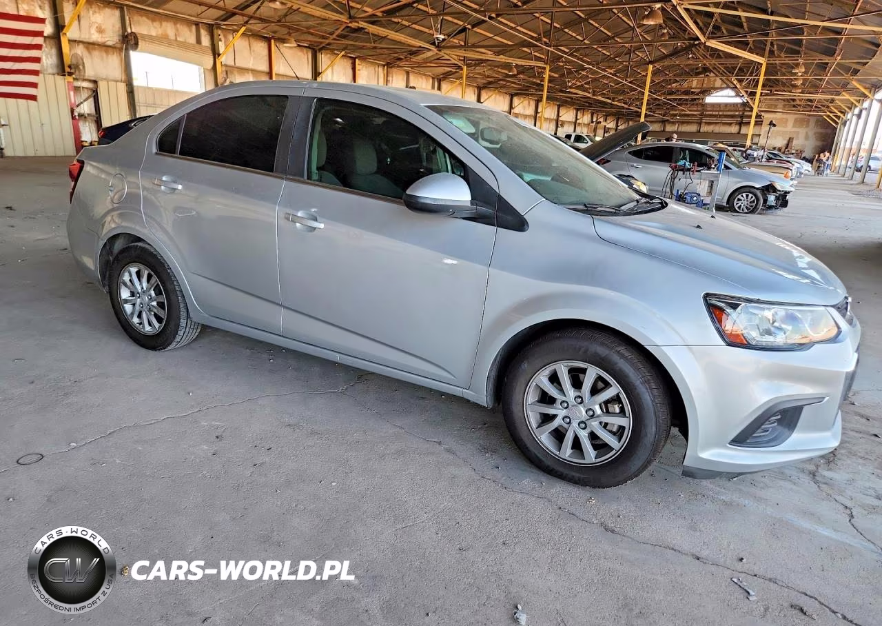 2018 Chevrolet Sonic Lt VIN:1G1JD5SB1J4124091 - 4
