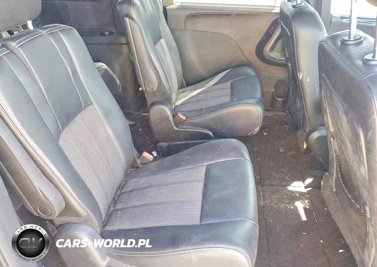 2014 Chrysler Town & Country S VIN:2C4RC1HG2ER303624 - 11
