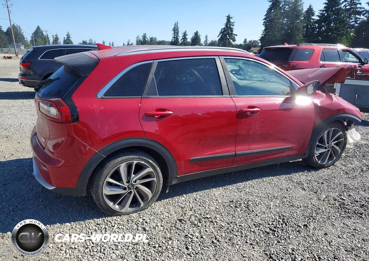 2018 Kia Niro Touring VIN:KNDCE3LC7J5171337 - 3