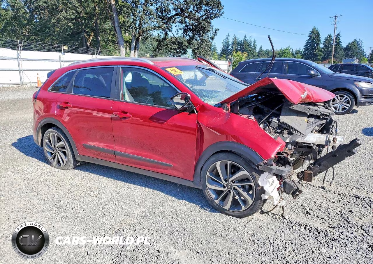 2018 Kia Niro Touring VIN:KNDCE3LC7J5171337 - 4