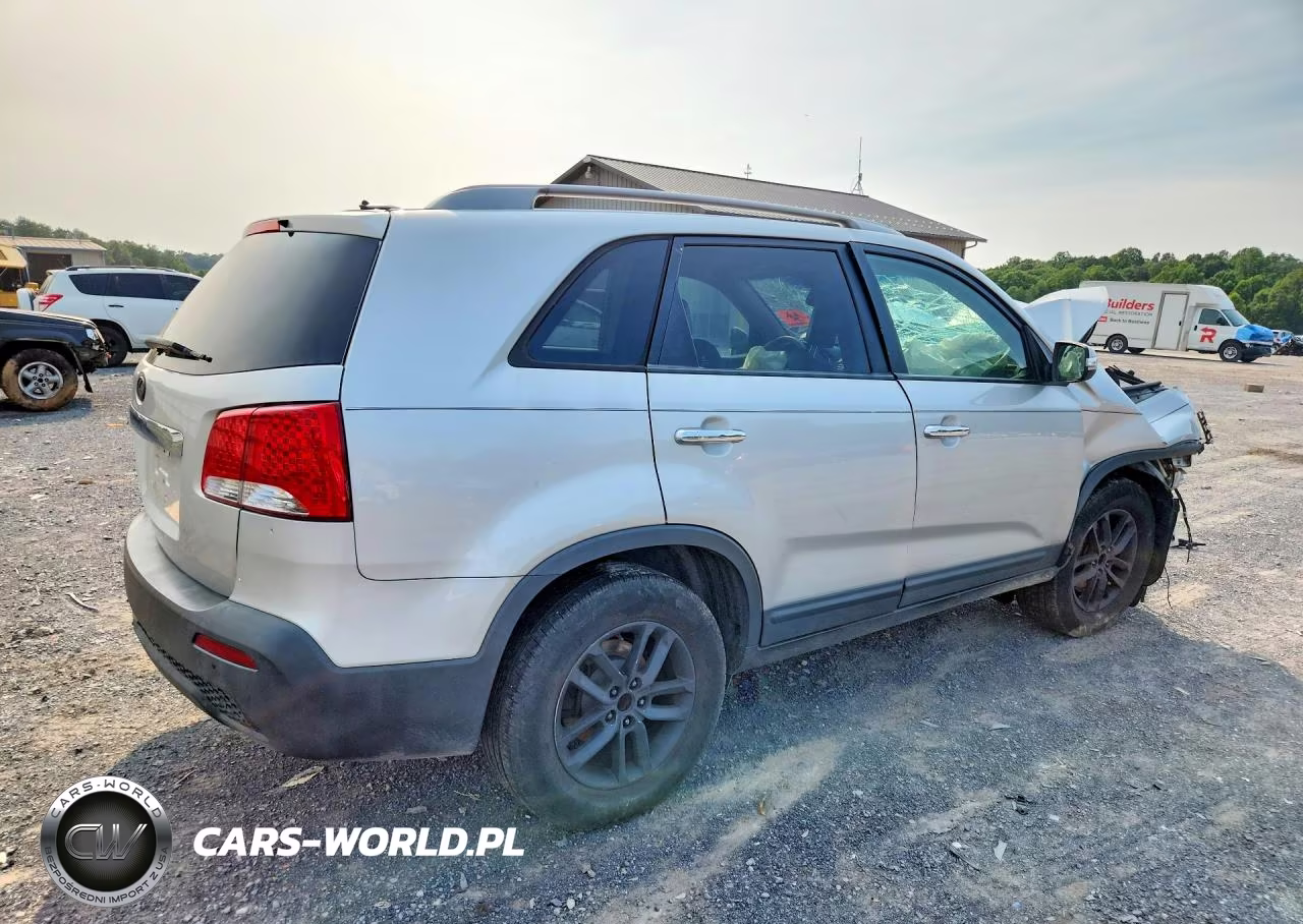 2011 Kia Sorento Lx VIN:5XYKT3A10BG102615 - 3
