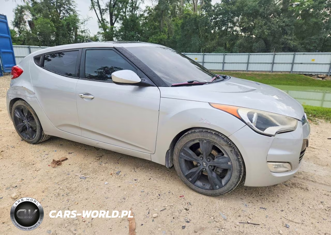 2014 Hyundai Veloster Base VIN:KMHTC6AD0EU194940 - 4