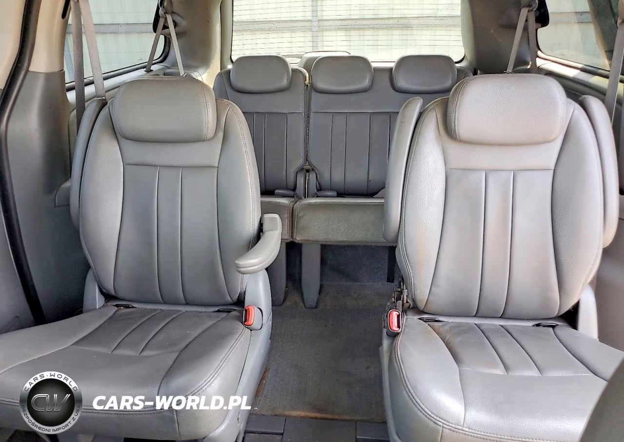 2006 Chrysler Town & Country VIN:2A4GP54L86R907244 - 10