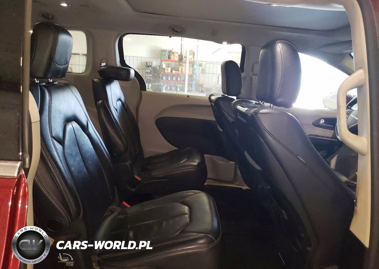 2018 Chrysler Pacifica Touring L Plus VIN:2C4RC1EG8JR333841 - 11