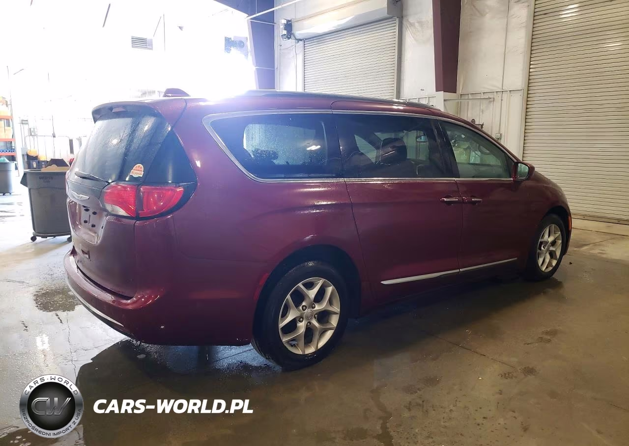 2018 Chrysler Pacifica Touring L Plus VIN:2C4RC1EG8JR333841 - 3
