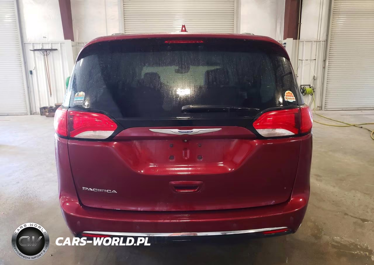 2018 Chrysler Pacifica Touring L Plus VIN:2C4RC1EG8JR333841 - 6