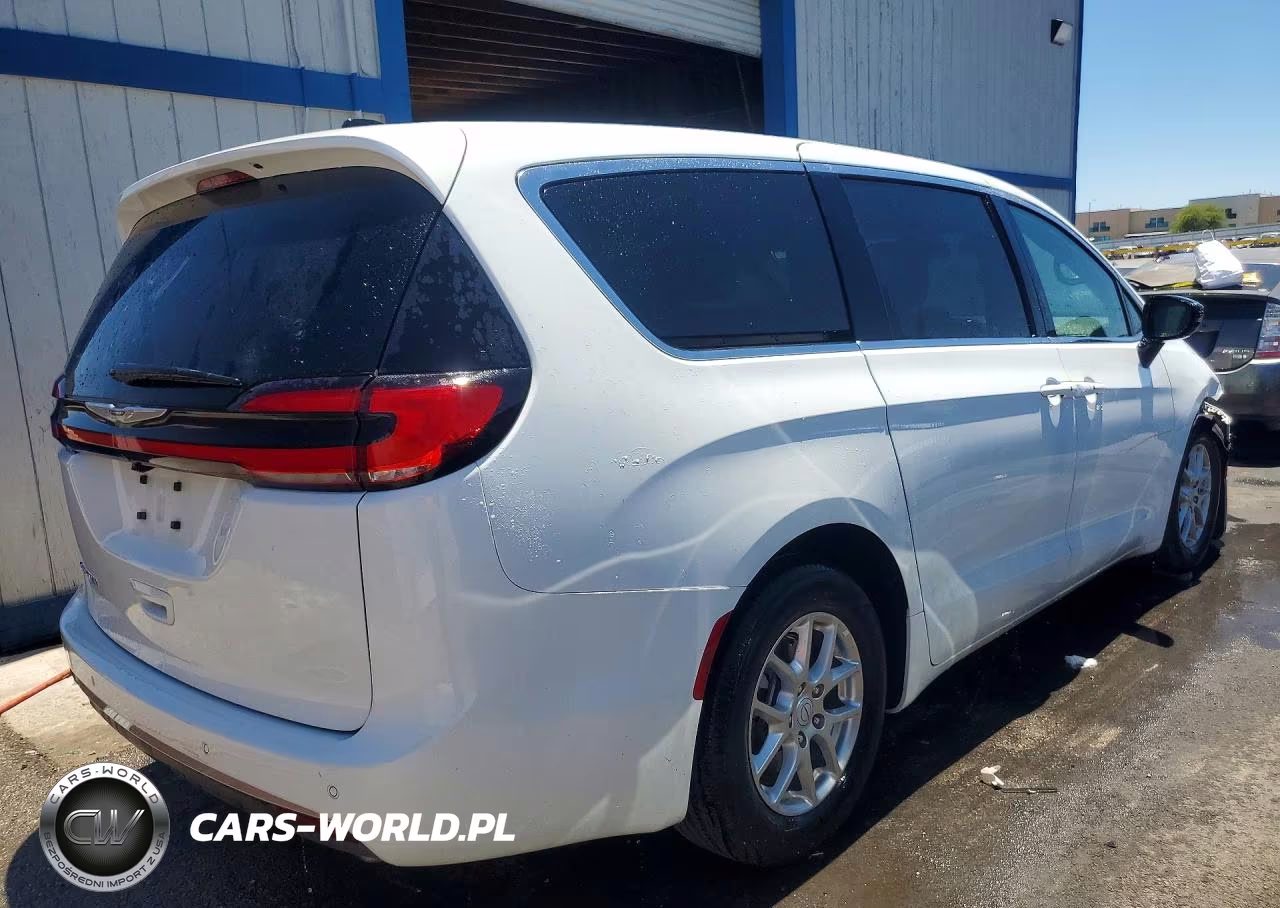 2026 Chrysler Pacifica Select VIN:2C4RC1BG8TR201802 - 3