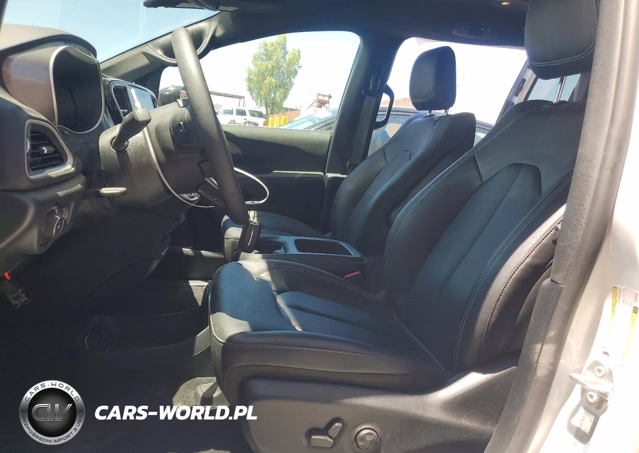 2026 Chrysler Pacifica Select VIN:2C4RC1BG8TR201802 - 7