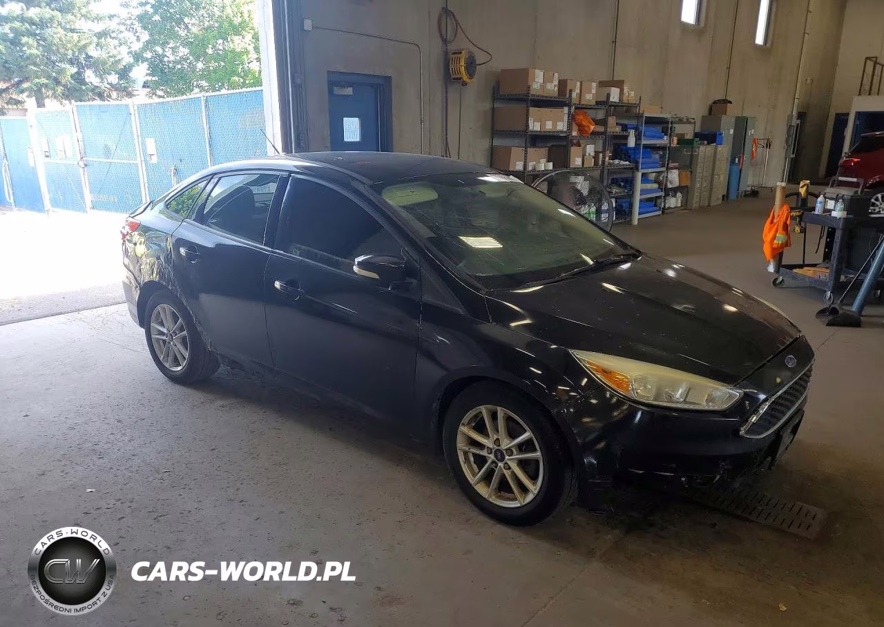 2015 Ford Focus Se VIN:1FADP3F29FL209550 - 4
