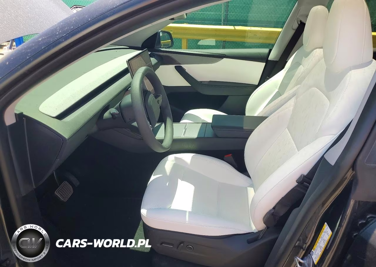2026 Tesla Model Y VIN:7SAYGDEEXTF443212 - 7