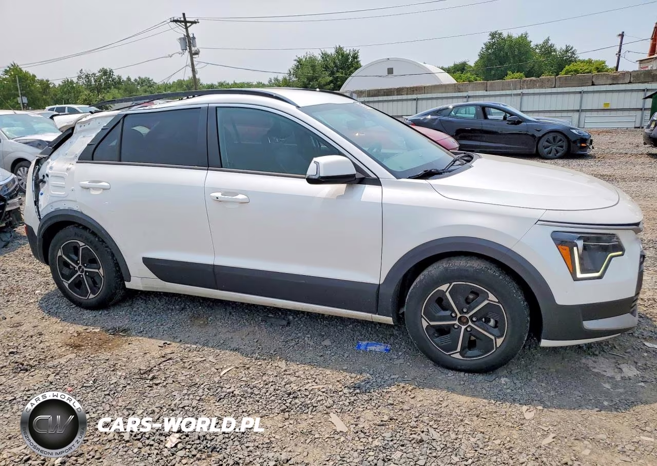 2023 Kia Niro Ex VIN:KNDCR3LE2P5051508 - 4