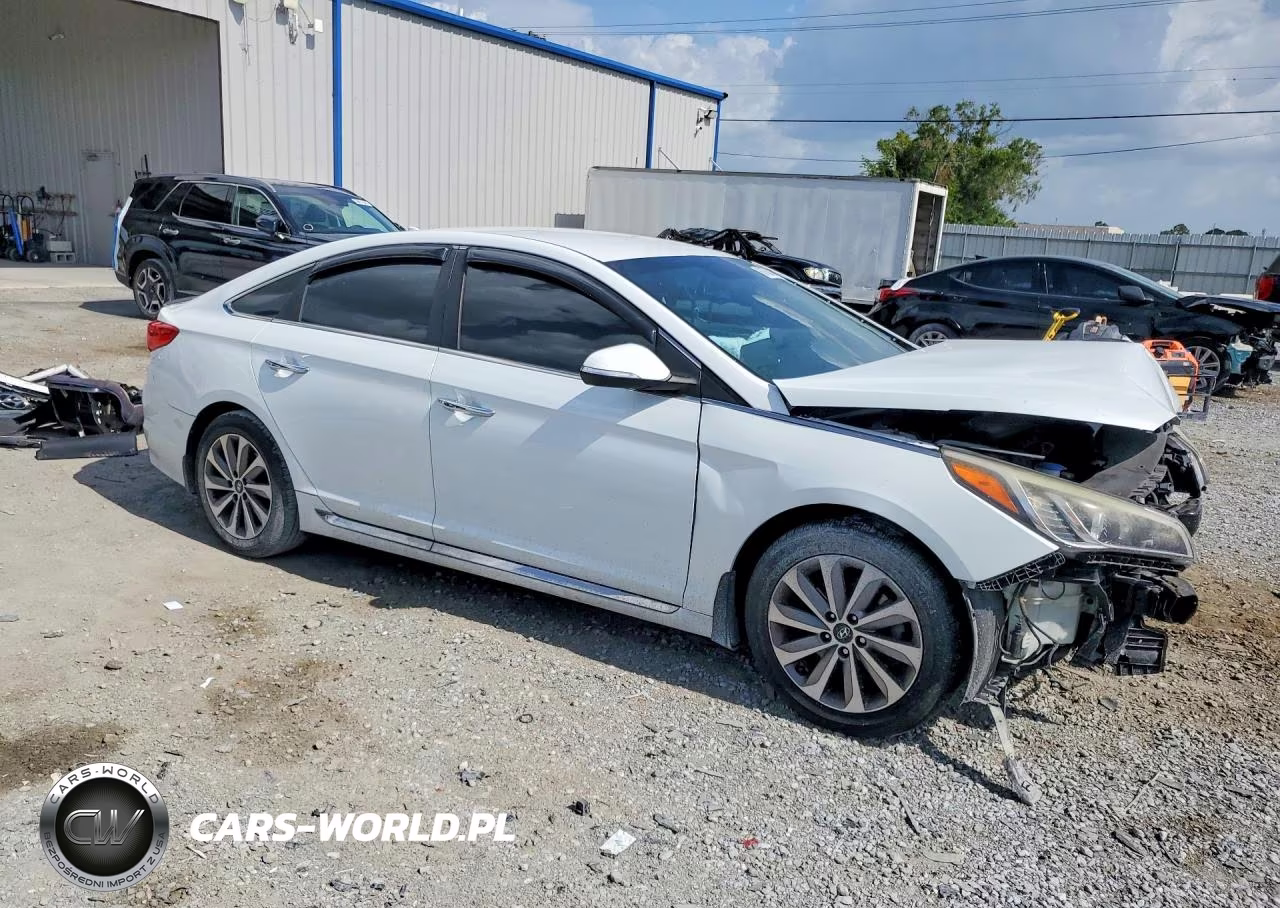 2015 Hyundai Sonata Sport VIN:5NPE34AF0FH143033 - 4