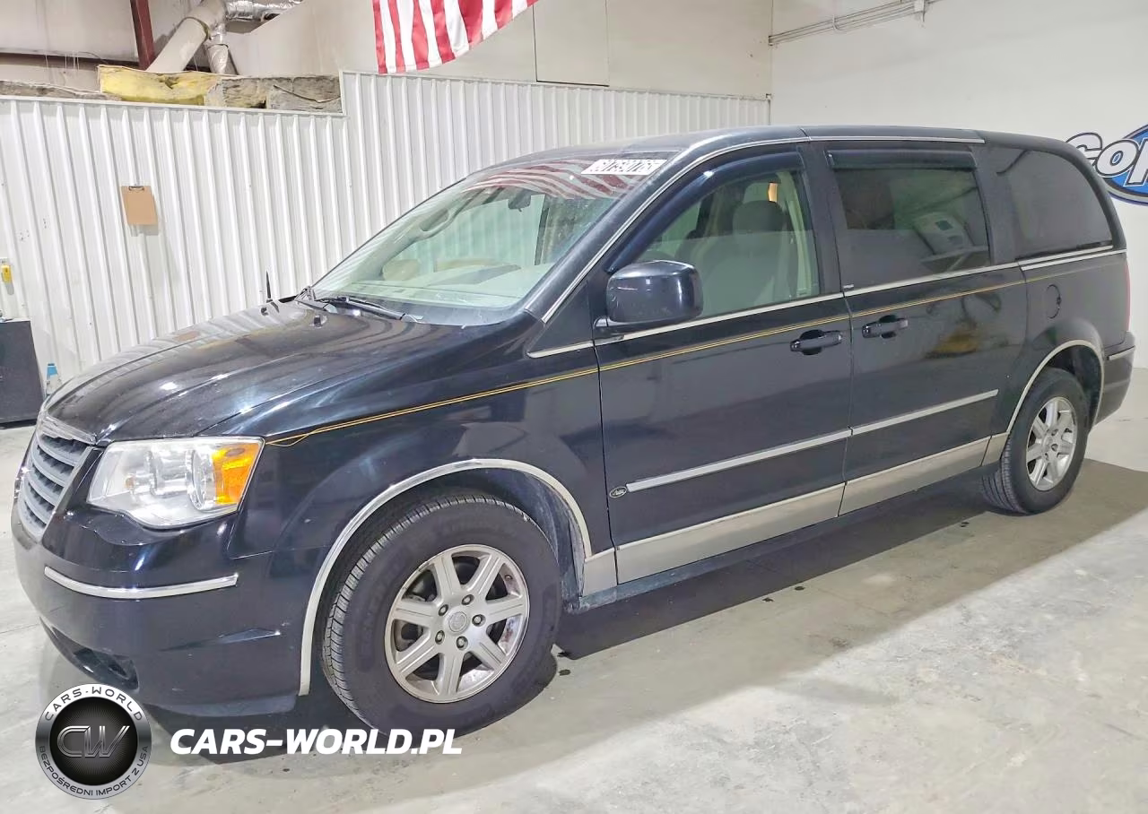 2010 Chrysler Town & Country Touring – zdjęcie 1 z 13