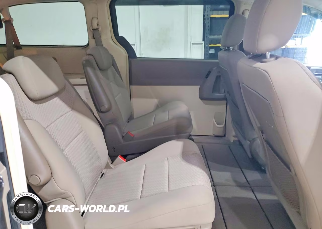 2010 Chrysler Town & Country Touring VIN:2A4RR5D10AR271896 - 11