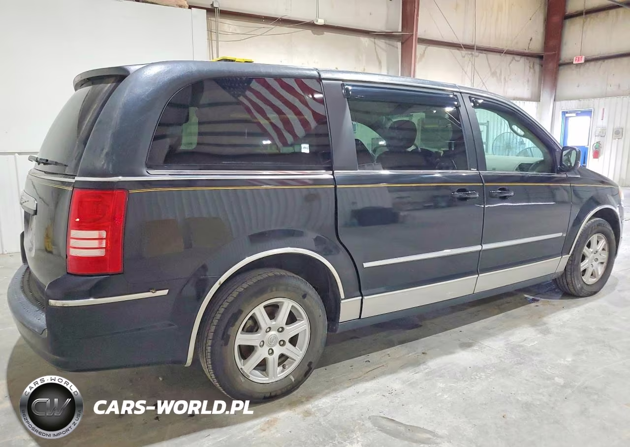 2010 Chrysler Town & Country Touring VIN:2A4RR5D10AR271896 - 3