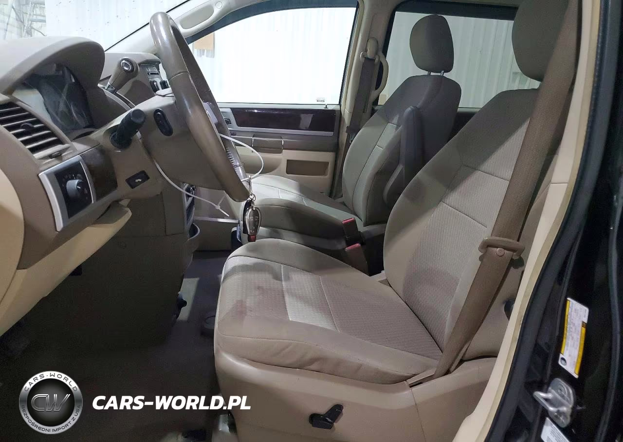 2010 Chrysler Town & Country Touring VIN:2A4RR5D10AR271896 - 7