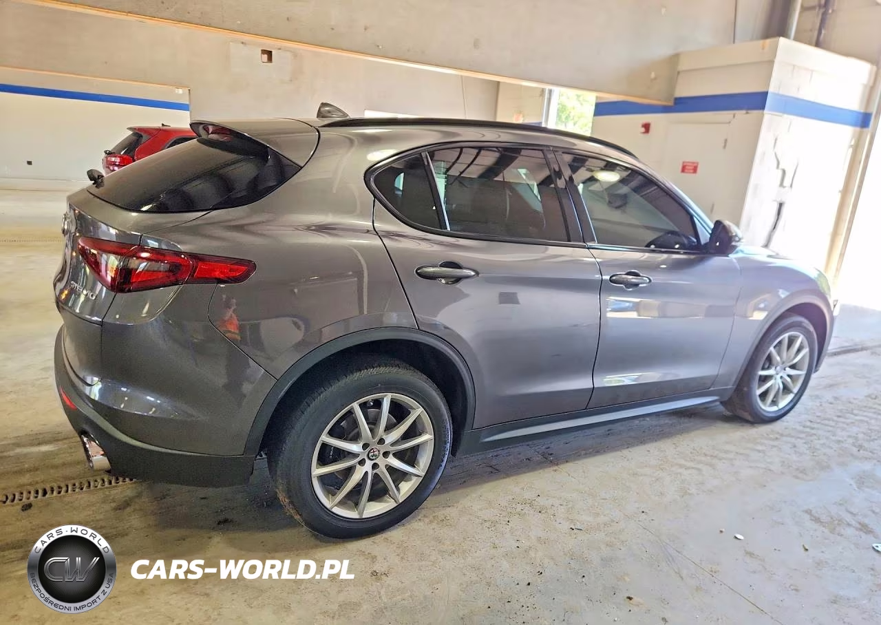 2018 Alfa Romeo Stelvio Sport VIN:ZASFAKPN5J7B68561 - 3