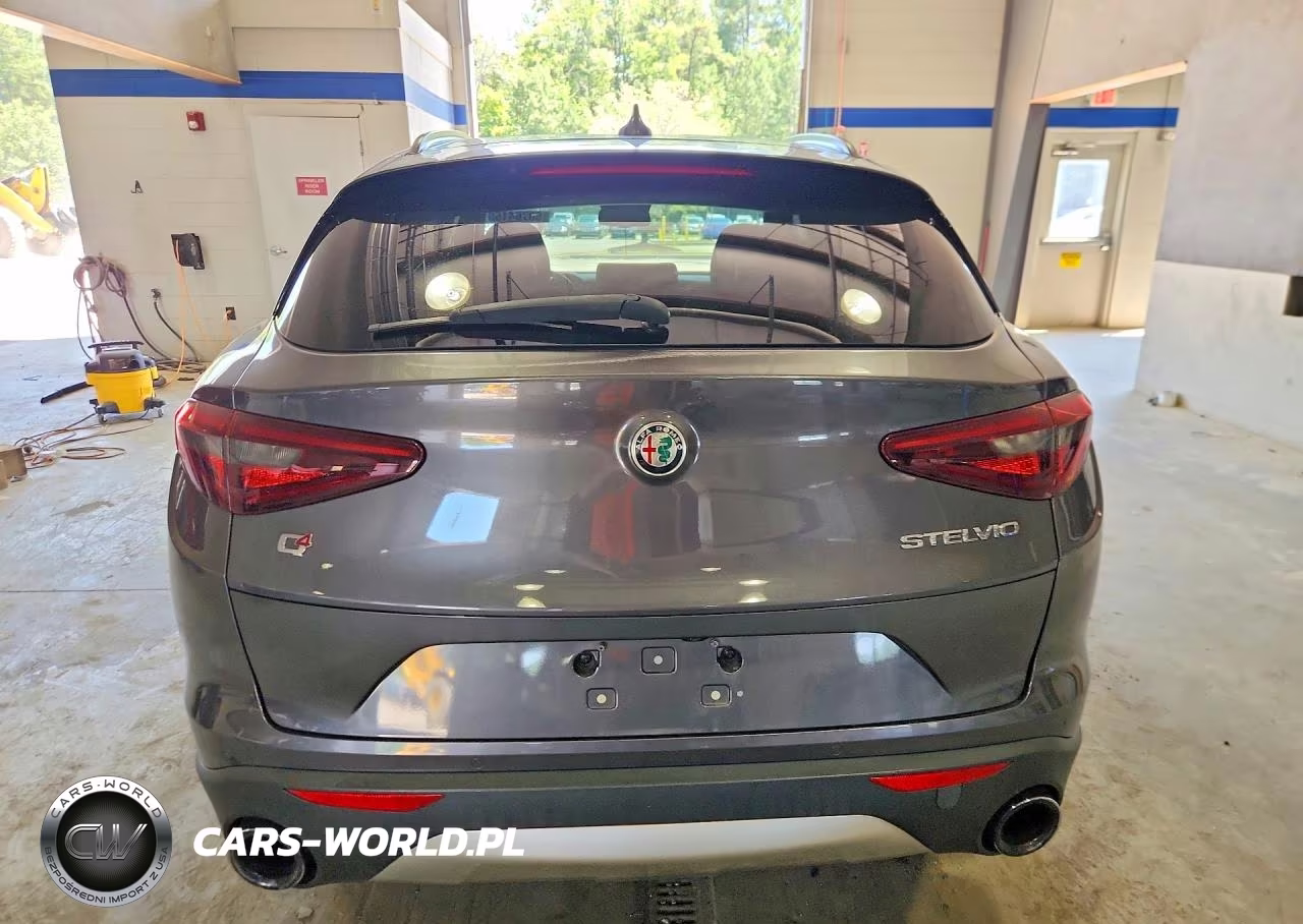 2018 Alfa Romeo Stelvio Sport VIN:ZASFAKPN5J7B68561 - 6