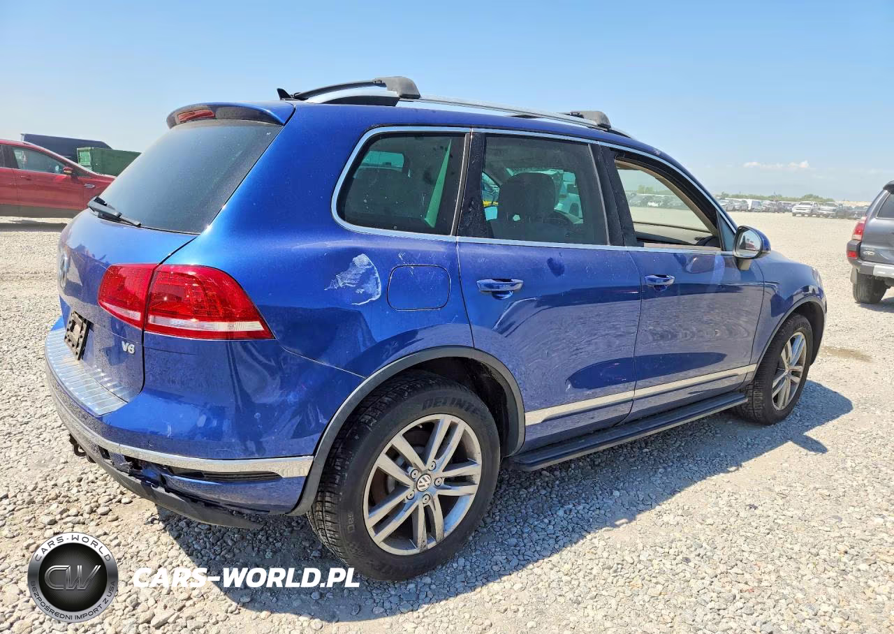 2016 Volkswagen Touareg Sport VIN:WVGEF9BP2GD010093 - 3