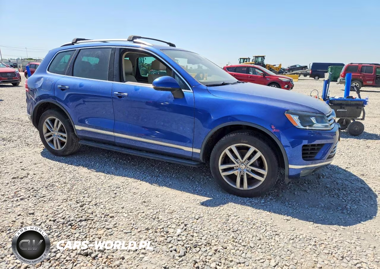 2016 Volkswagen Touareg Sport VIN:WVGEF9BP2GD010093 - 4