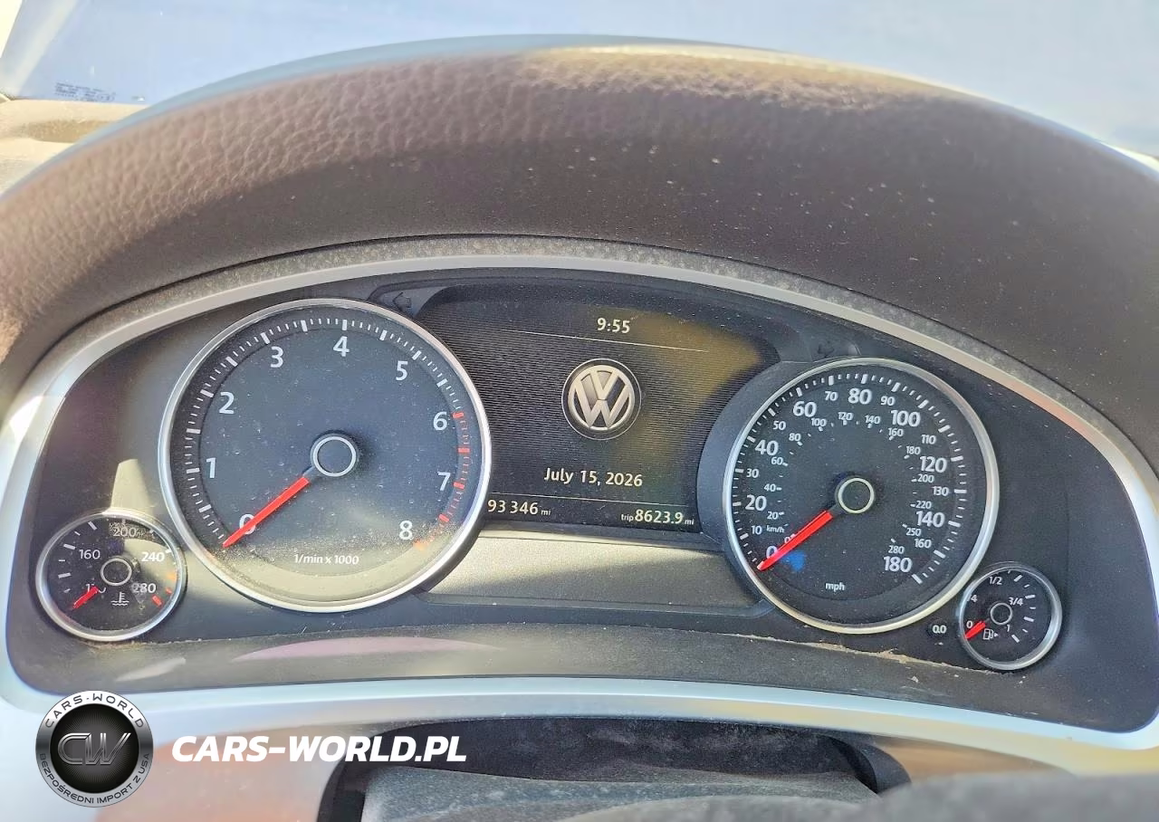 2016 Volkswagen Touareg Sport VIN:WVGEF9BP2GD010093 - 9