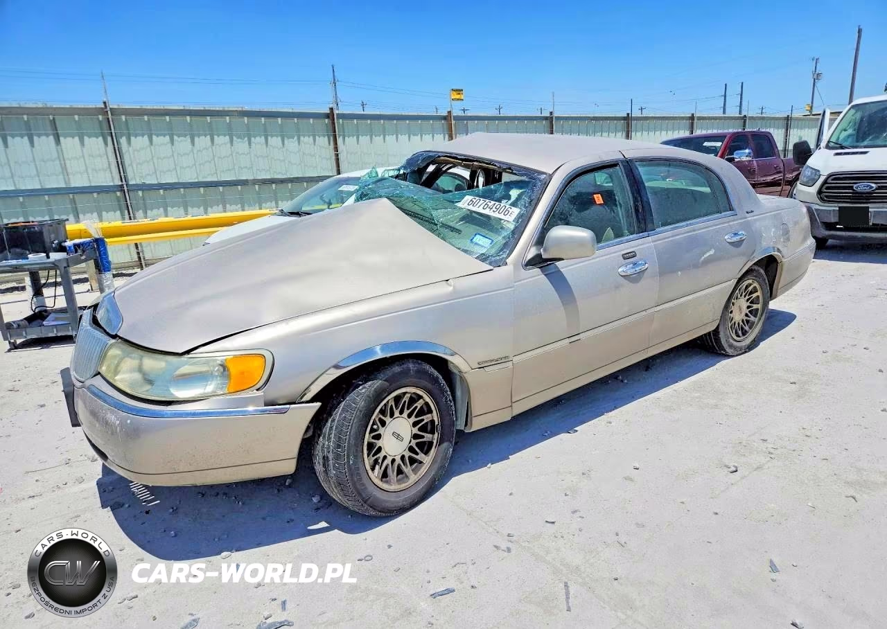 2001 Lincoln Town Car Signature