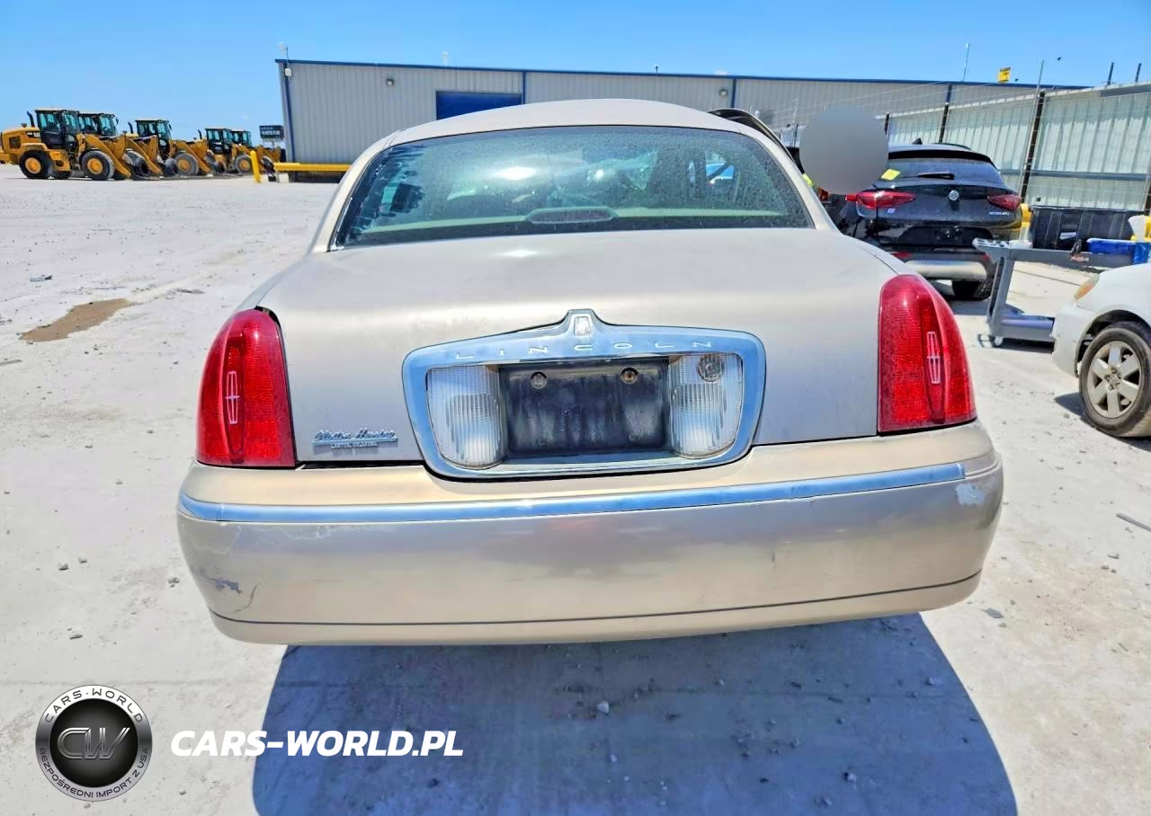 2001 Lincoln Town Car Signature VIN:1LNHM82W61Y739086 - 6