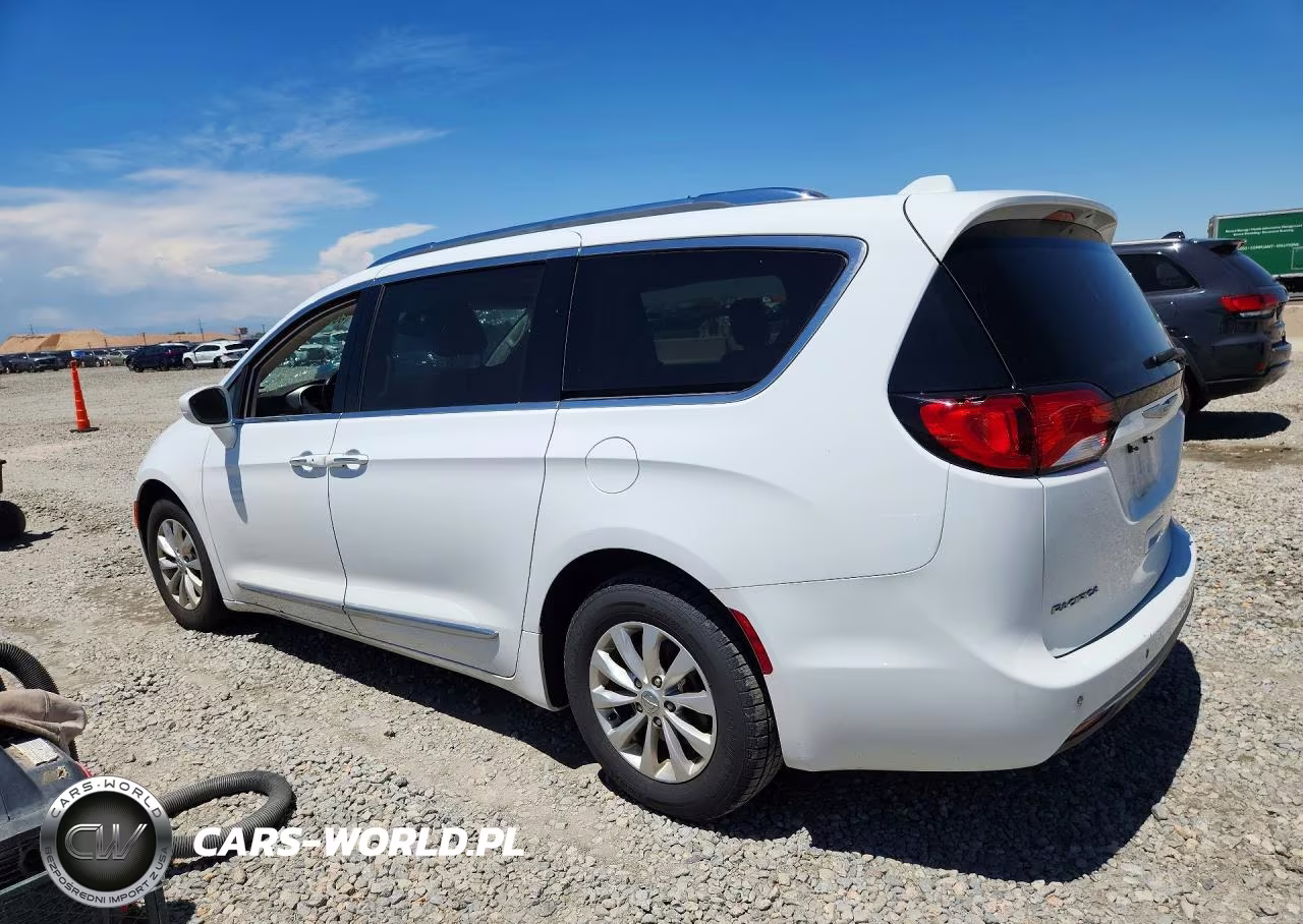 2018 Chrysler Pacifica Touring L Plus VIN:2C4RC1EG8JR315064 - 2