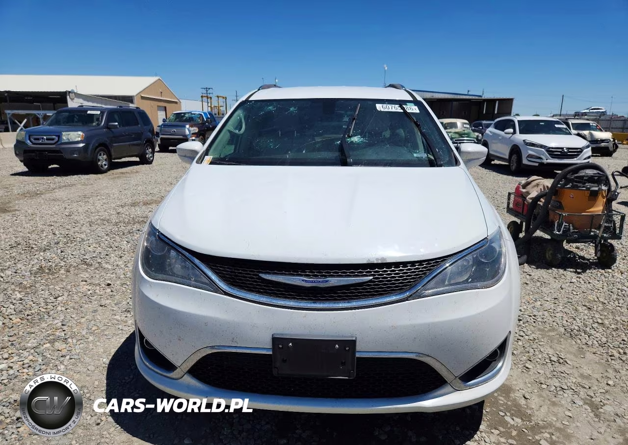2018 Chrysler Pacifica Touring L Plus VIN:2C4RC1EG8JR315064 - 5
