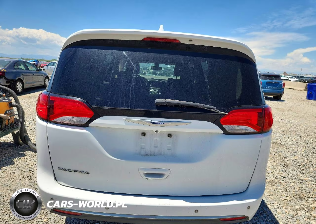 2018 Chrysler Pacifica Touring L Plus VIN:2C4RC1EG8JR315064 - 6