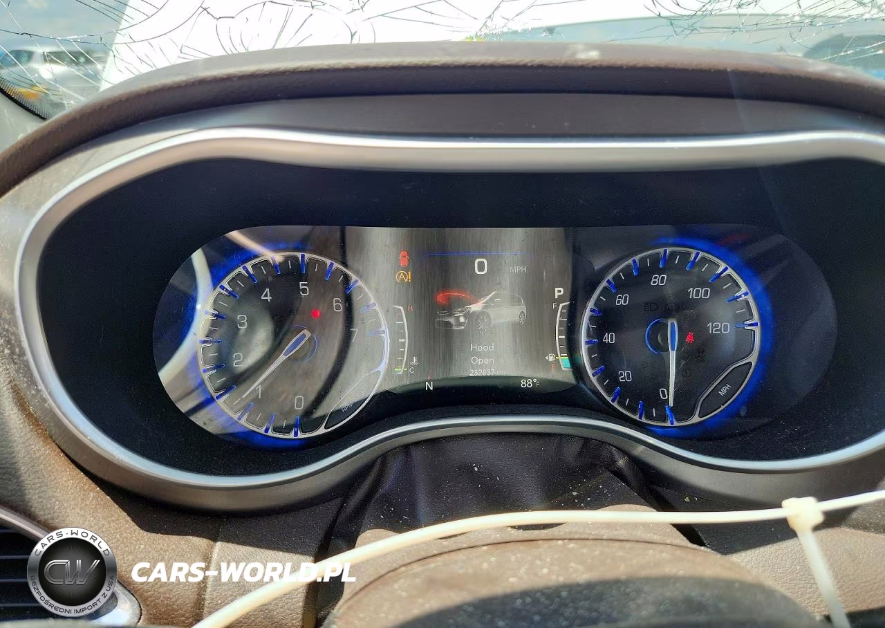 2018 Chrysler Pacifica Touring L Plus VIN:2C4RC1EG8JR315064 - 9
