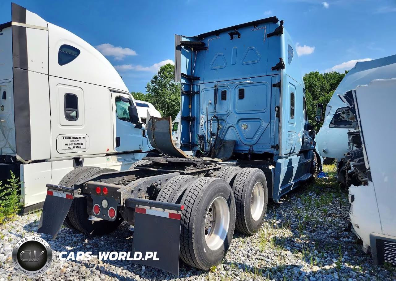 2014 Freightliner Cascadia 125 VIN:3AKJGLD5XESFH2525 - 3