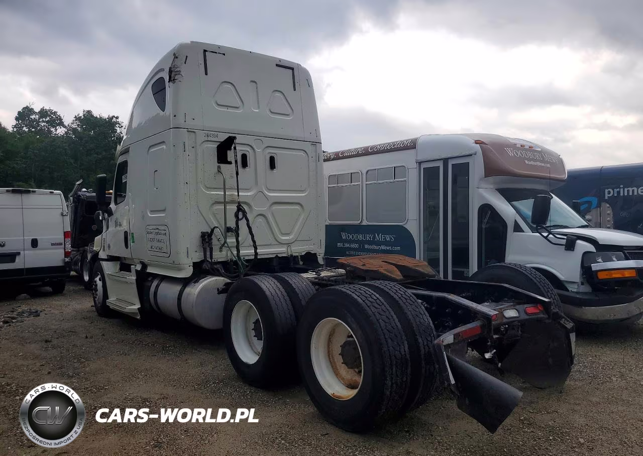 2018 Freightliner Cascadia Semi Truck VIN:3AKJHHDR7JSKC8414 - 2