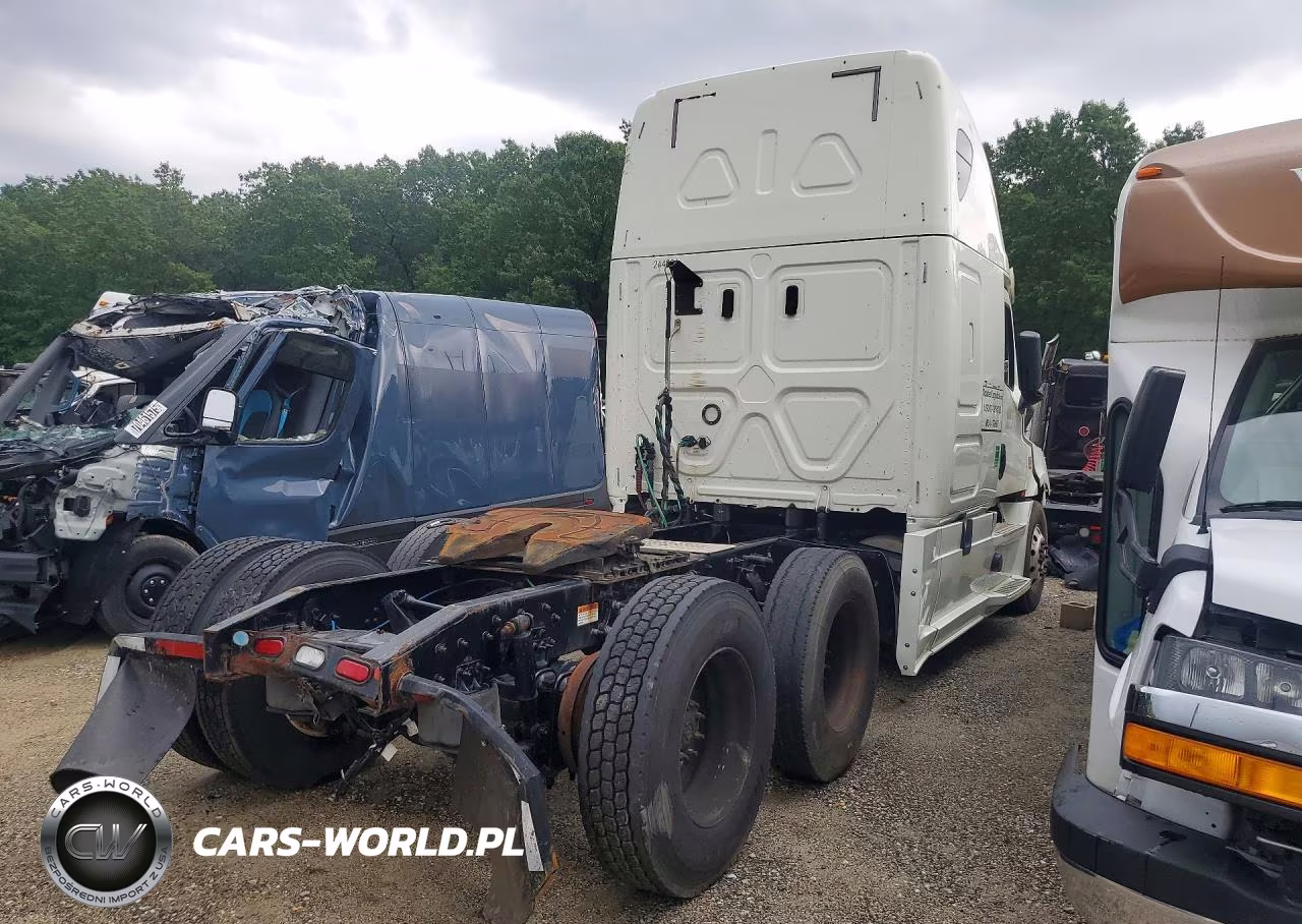 2018 Freightliner Cascadia Semi Truck VIN:3AKJHHDR7JSKC8414 - 3