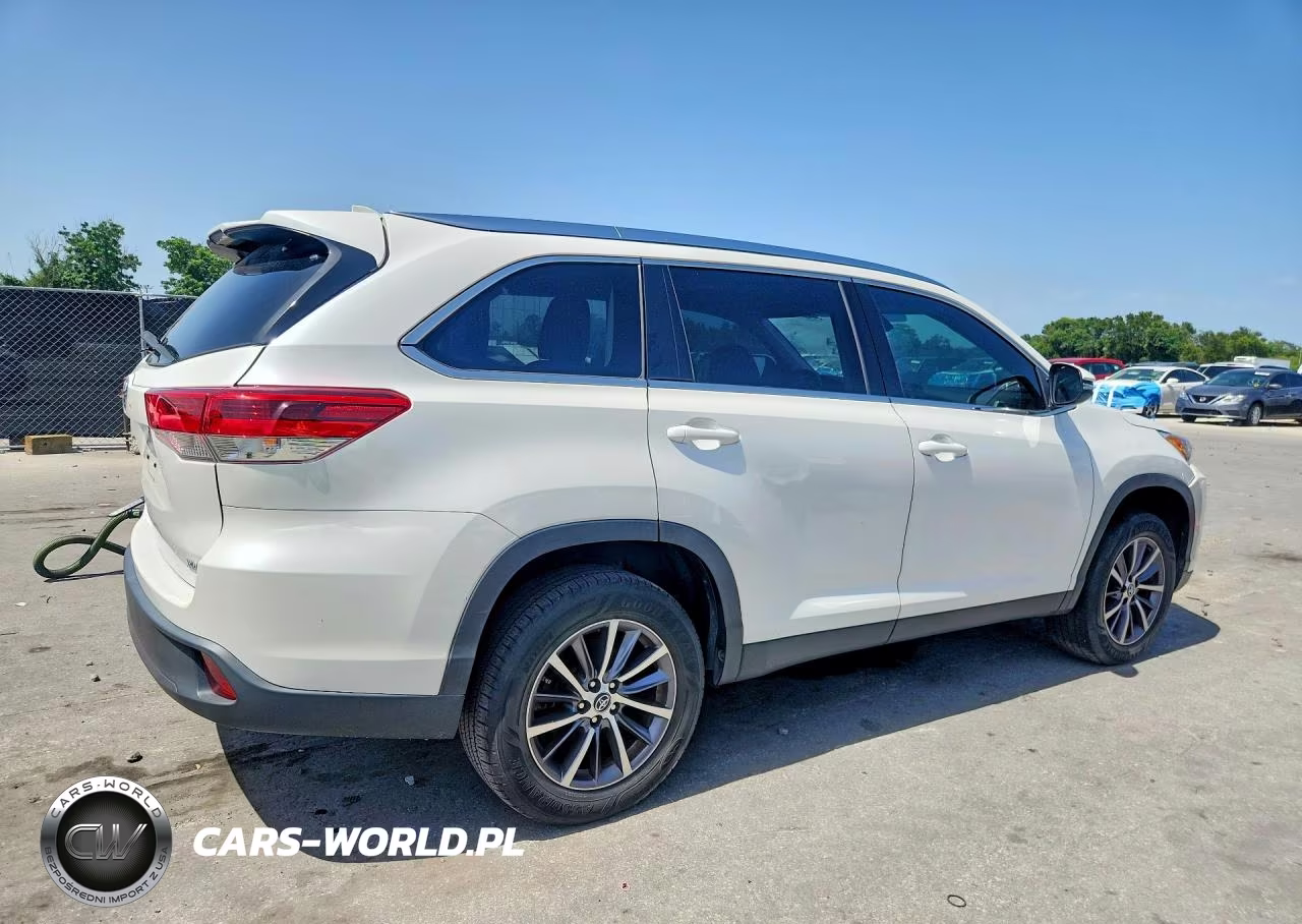 2019 Toyota Highlander Xle VIN:5TDKZRFH0KS342774 - 3