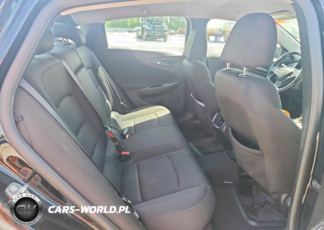 2018 Chevrolet Malibu VIN:1G1ZD5ST8JF216119 - 10