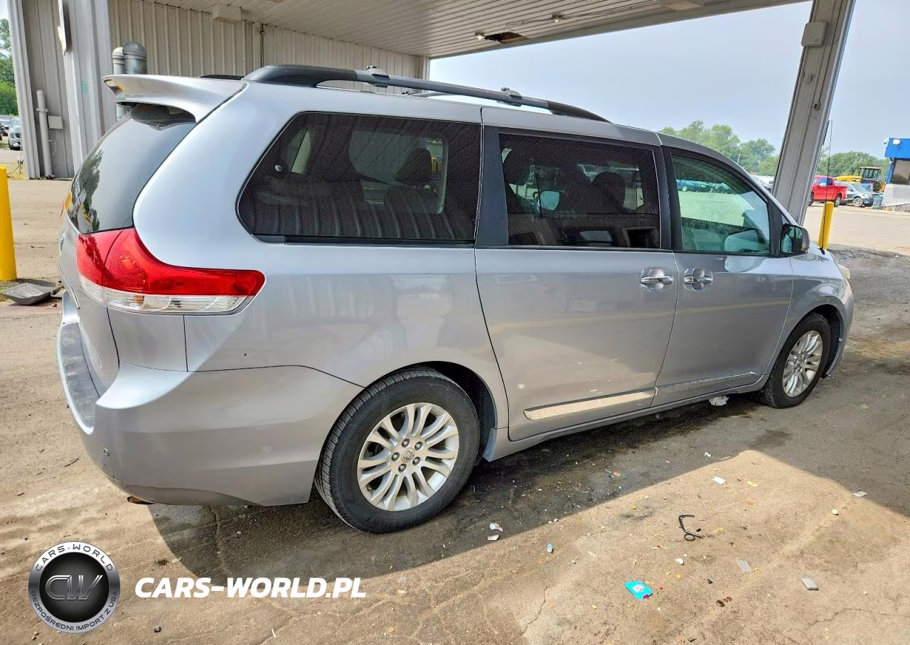 2014 Toyota Sienna Xle 8-Passenger VIN:5TDYK3DC2ES414274 - 4