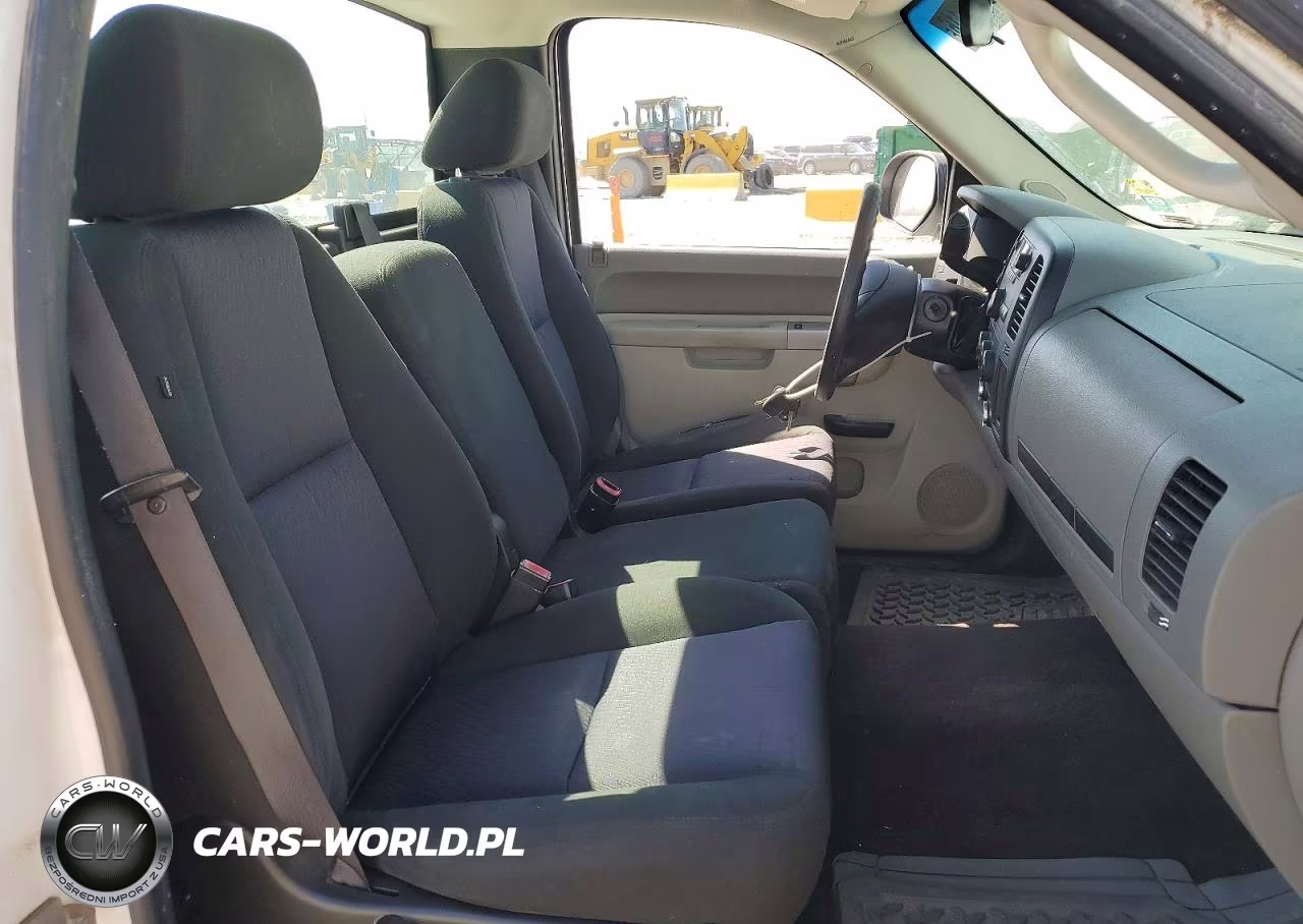 2010 Chevrolet Silverado C1500 VIN:1GCPCPEXXAZ151879 - 10