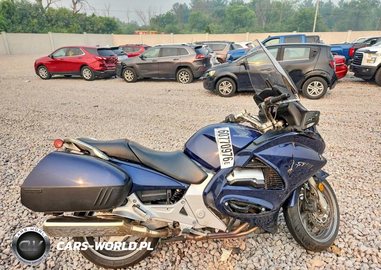 2004 Honda St1300 A – zdjęcie 1 z 9