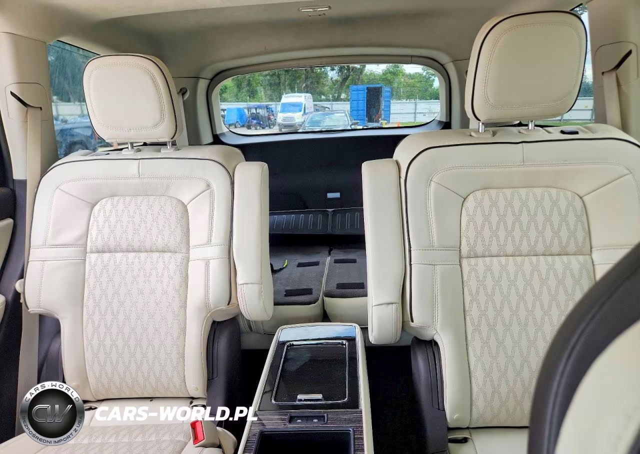 2023 Lincoln Aviator Black Label VIN:5LM5J9XC1PGL14614 - 10