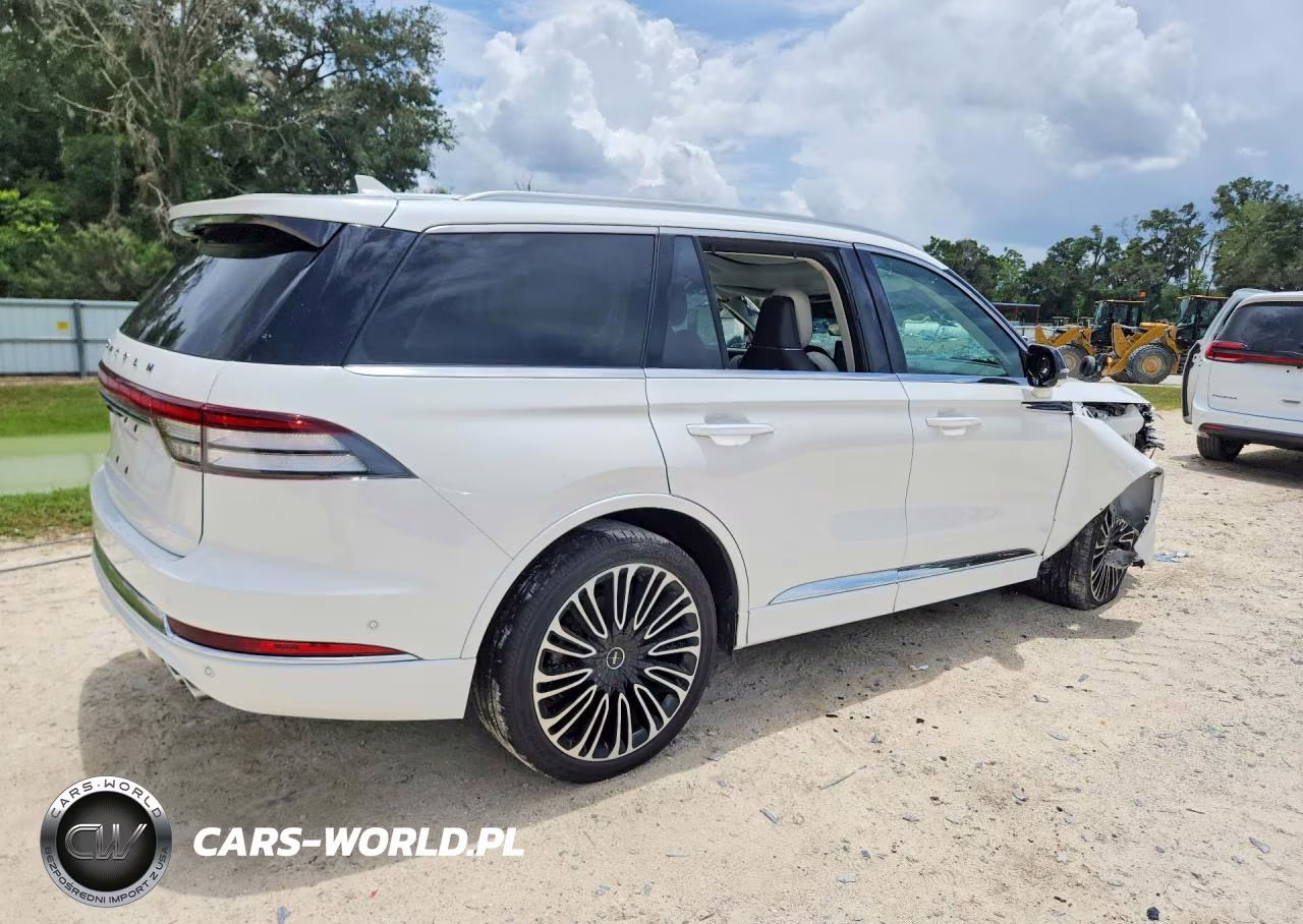 2023 Lincoln Aviator Black Label VIN:5LM5J9XC1PGL14614 - 3