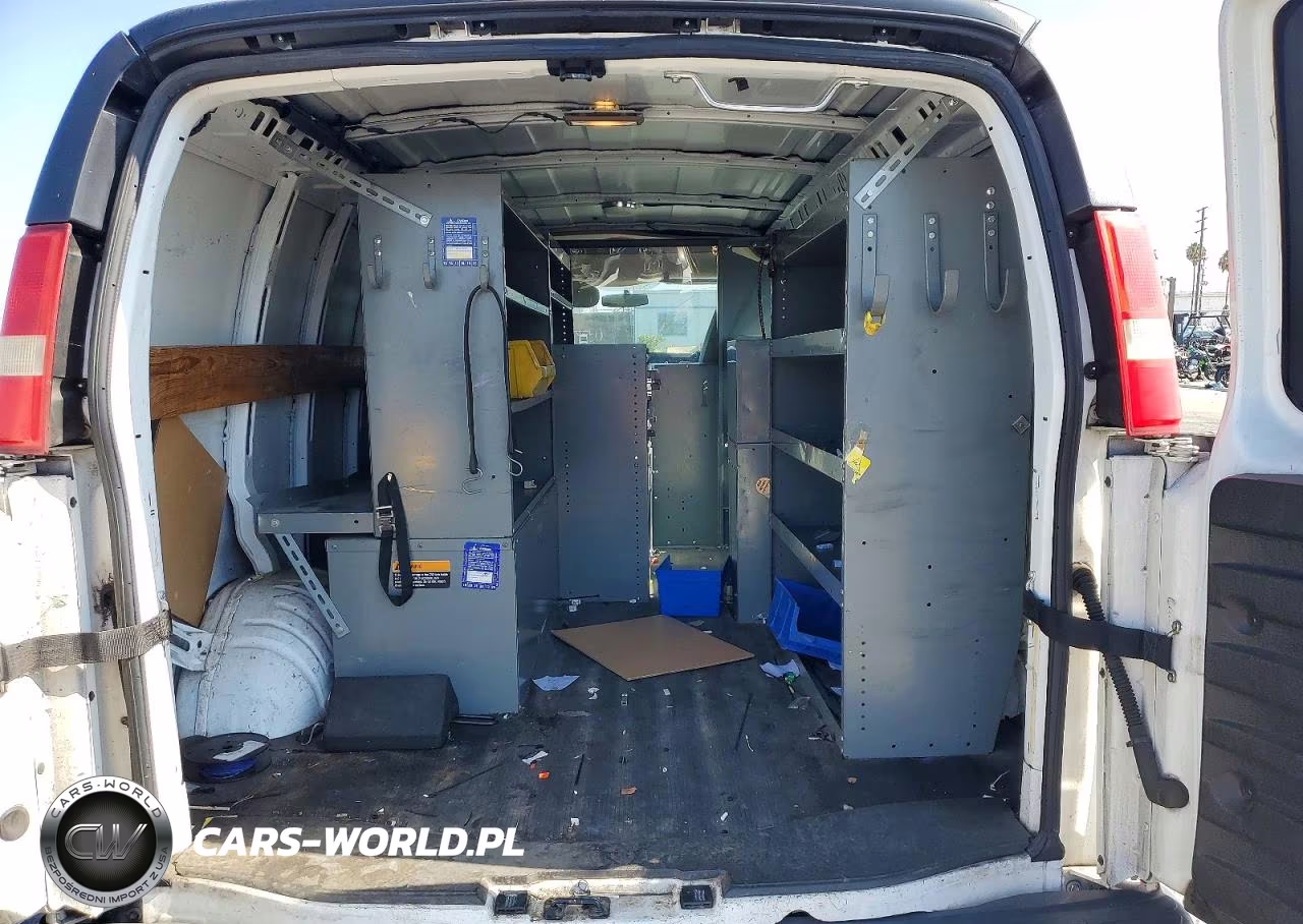 2011 Chevrolet Express G2500 VIN:1GCWGFCB8B1129543 - 10