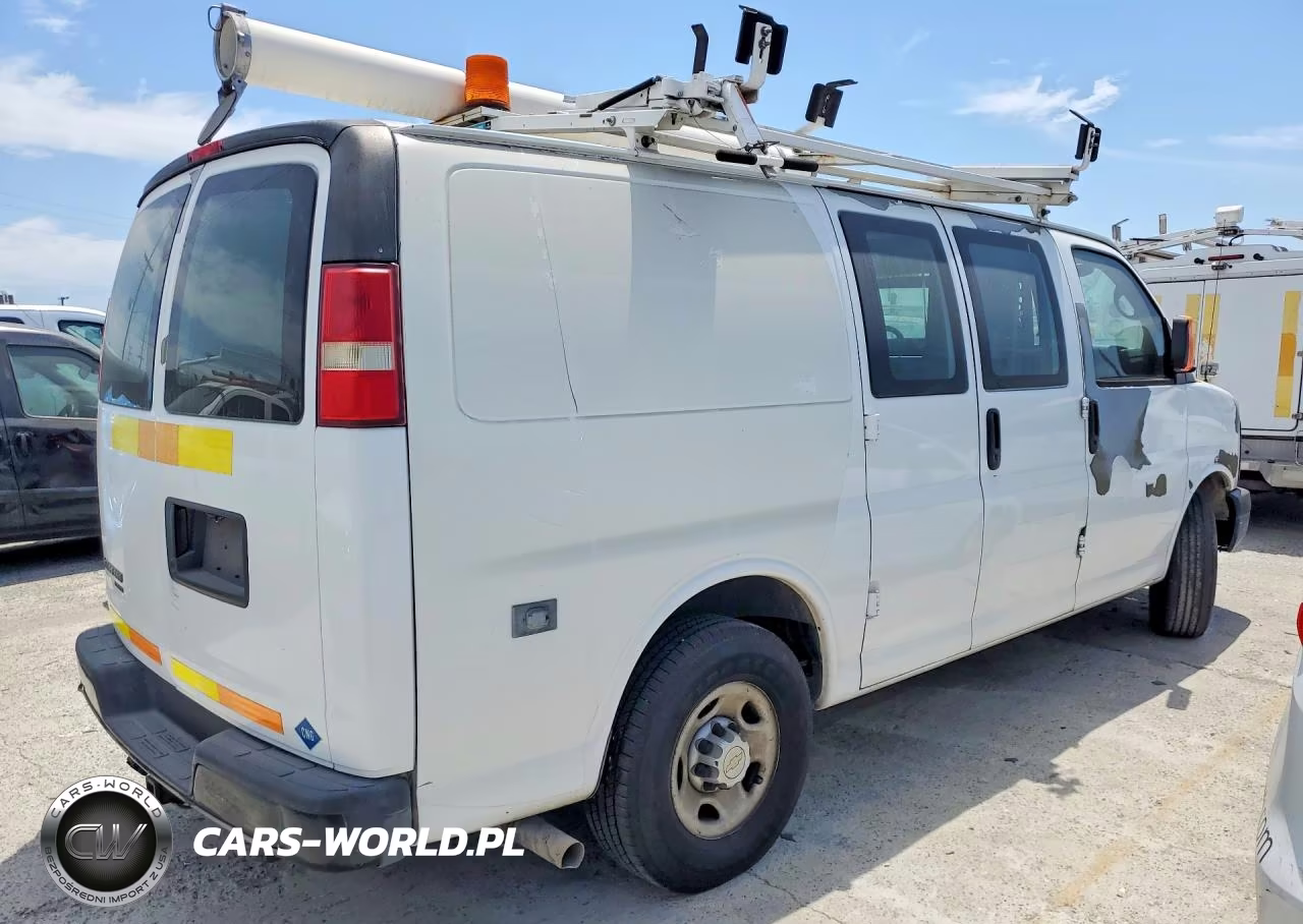 2011 Chevrolet Express G2500 VIN:1GCWGFCB8B1129543 - 3