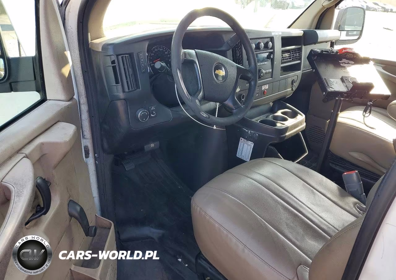 2011 Chevrolet Express G2500 VIN:1GCWGFCB8B1129543 - 8
