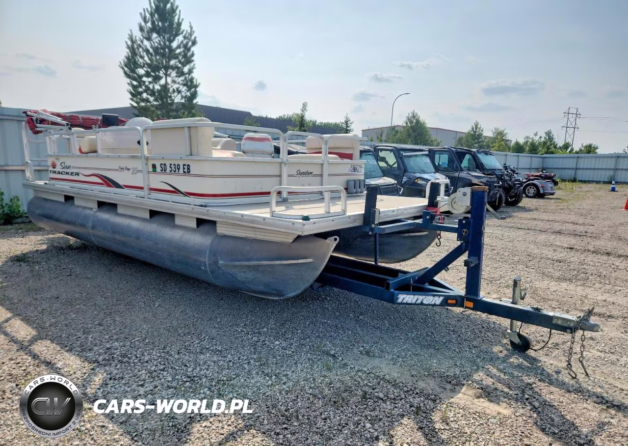 2006 Tracker Boat
